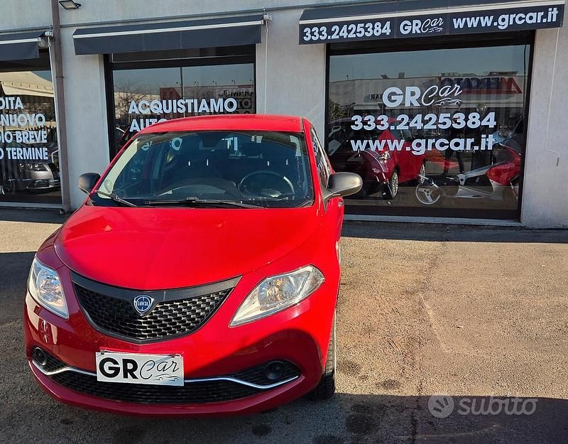 Usata Lancia Ypsilon Gold 69 CV (50 kW) 2017 Rosso Utilitaria
