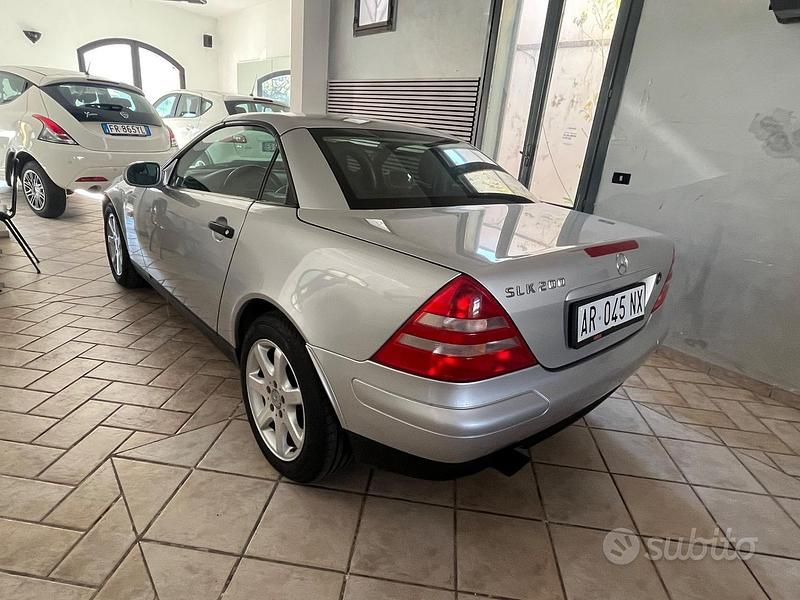 Usata Mercedes SLK200 136 CV (100 kW) 1998 Grigio Cabrio