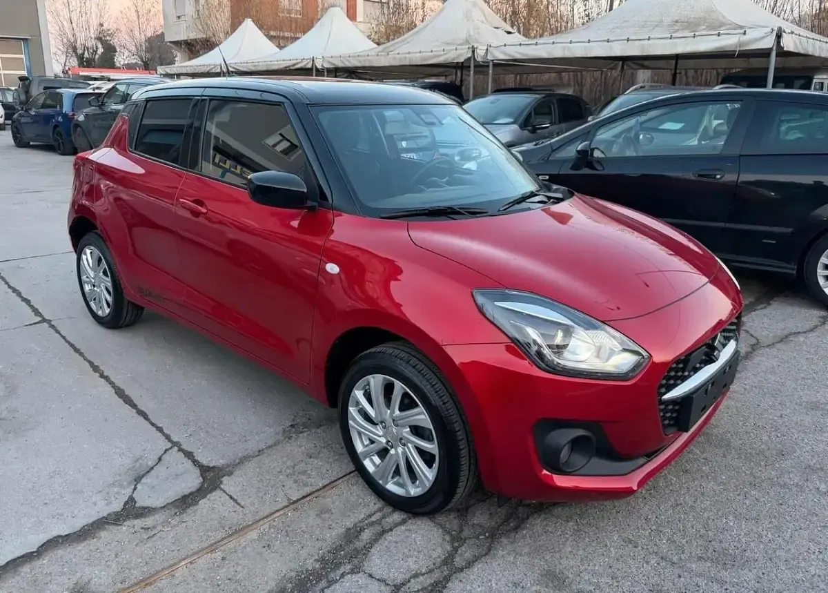 Usata Suzuki Swift 83 CV (61 kW) 2021 Rosso Berlina