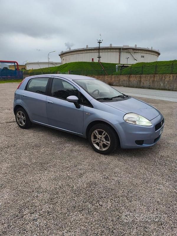 Usata Fiat Grande Punto 77 CV (56 kW) 2005 Blu Utilitaria