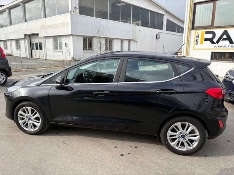 Usata Ford Fiesta Titanium 75 CV (55 kW) 2023 Nero metallizzato Utilitaria