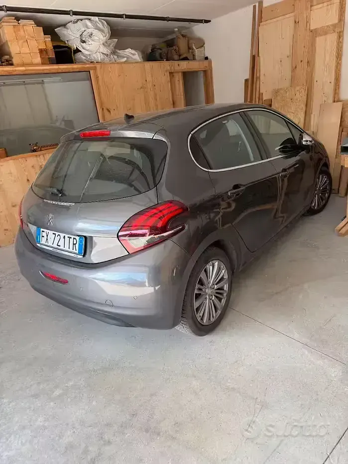 Usata Peugeot 208 102 CV (75 kW) 2019 Grigio Utilitaria