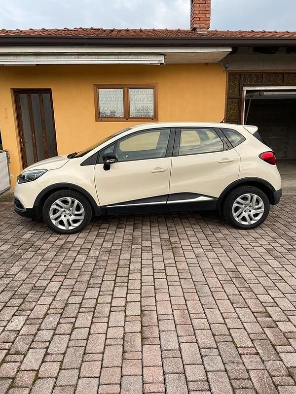 Usata Renault Captur Zen 90 CV (66 kW) 2016 Bianco SUV