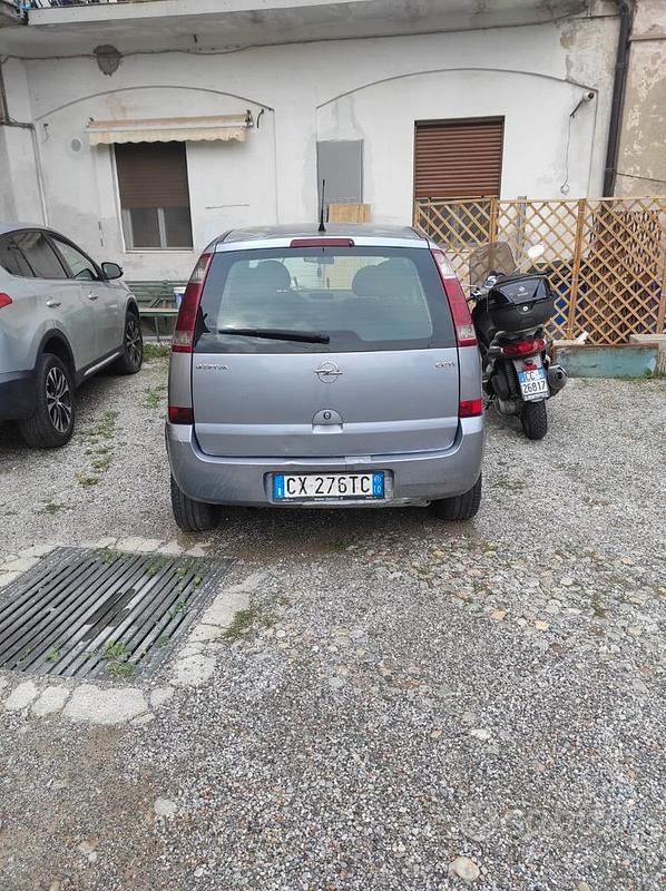 Usata Opel Meriva 101 CV (74 kW) 2005 Grigio Monovolume
