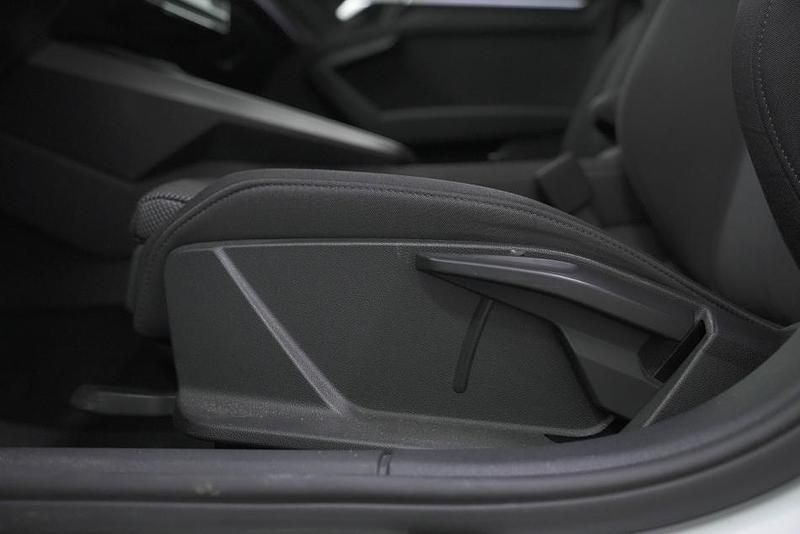 Begagnad Audi A3 Ambiente 150 HK (110 kW) 2024 Halvkombi