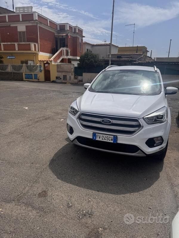 Usata Ford Kuga 120 CV (88 kW) 2019 Bianco SUV