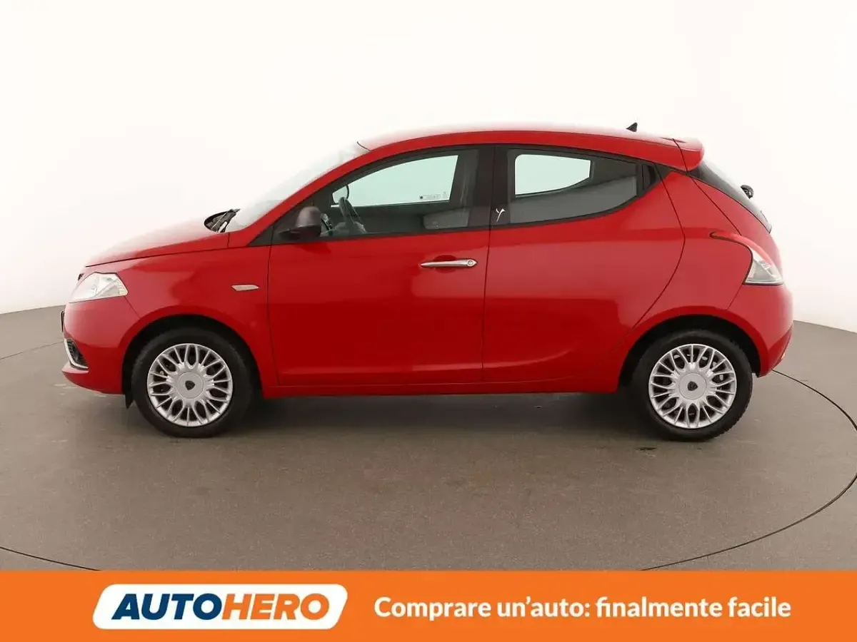 Usata Lancia Ypsilon Silver 69 CV (50 kW) 2015 Rosso Utilitaria