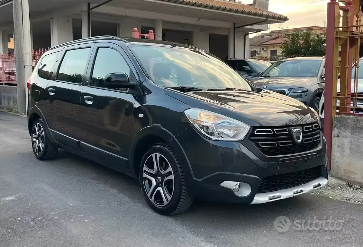 Usata Dacia Lodgy Stepway 109 CV (80 kW) 2018 Grigio Monovolume
