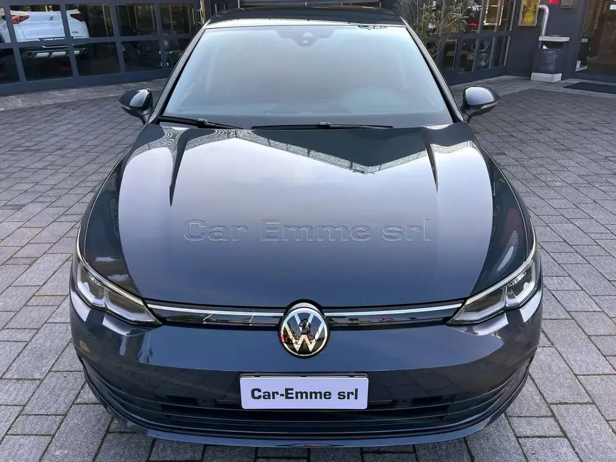 Usata VW Golf VIII Life 110 CV (80 kW) 2023 Grigio Berlina