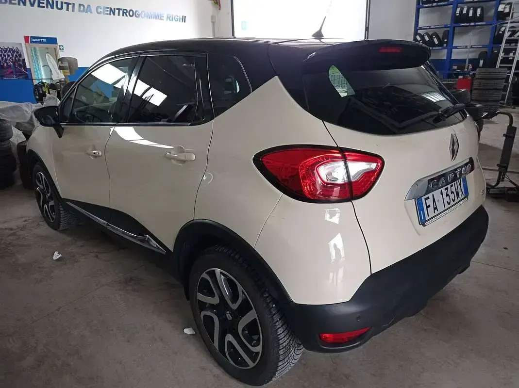 Usata Renault Captur 90 CV (66 kW) 2015 Beige SUV