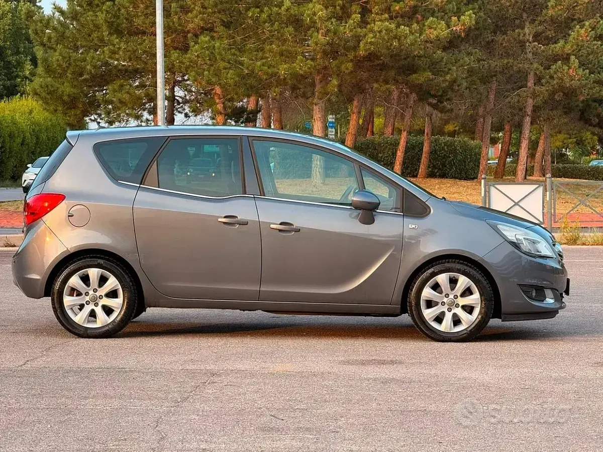 Usata Opel Meriva 95 CV (69 kW) 2015 Grigio Monovolume