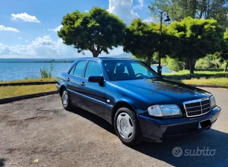 Blu/azzurro Usata 1999 Mercedes C180 Classic Tre volumi | 7500 € (Buon prezzo) - Immagine 1/4
