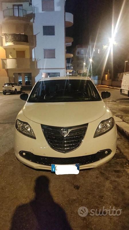 Usata Lancia Ypsilon 85 CV (62 kW) 2014 Bianco Utilitaria