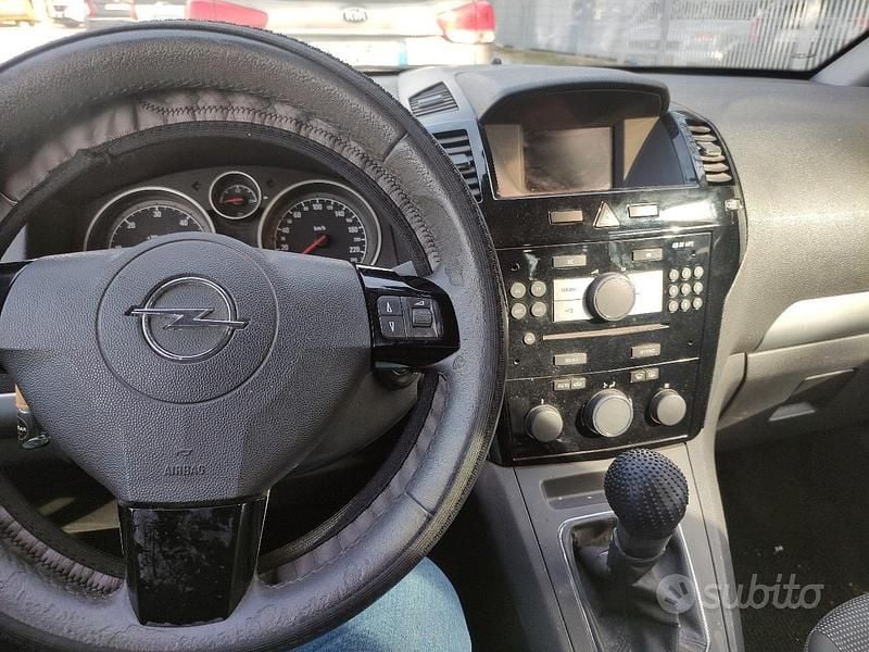 Usata Opel Zafira 110 CV (80 kW) 2009 Nero Monovolume