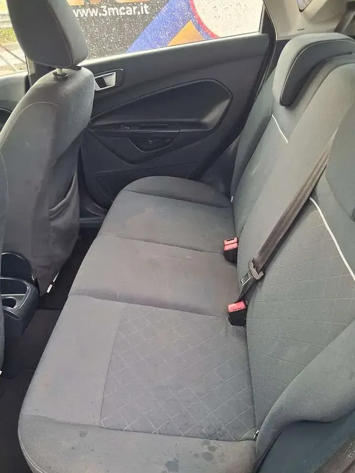 Usata Ford Fiesta Titanium 69 CV (50 kW) 2012 Grigio Berlina