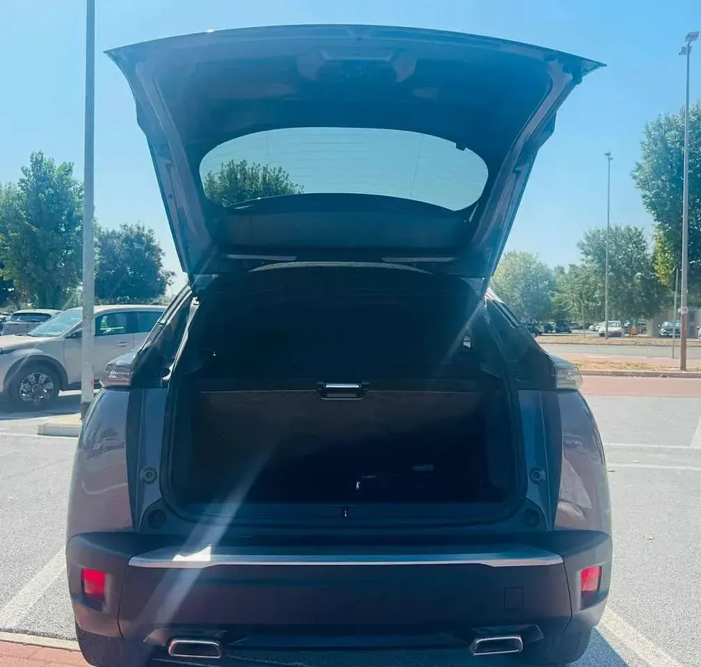 Usata Peugeot 2008 Allure 131 CV (96 kW) 2024 Grigio SUV