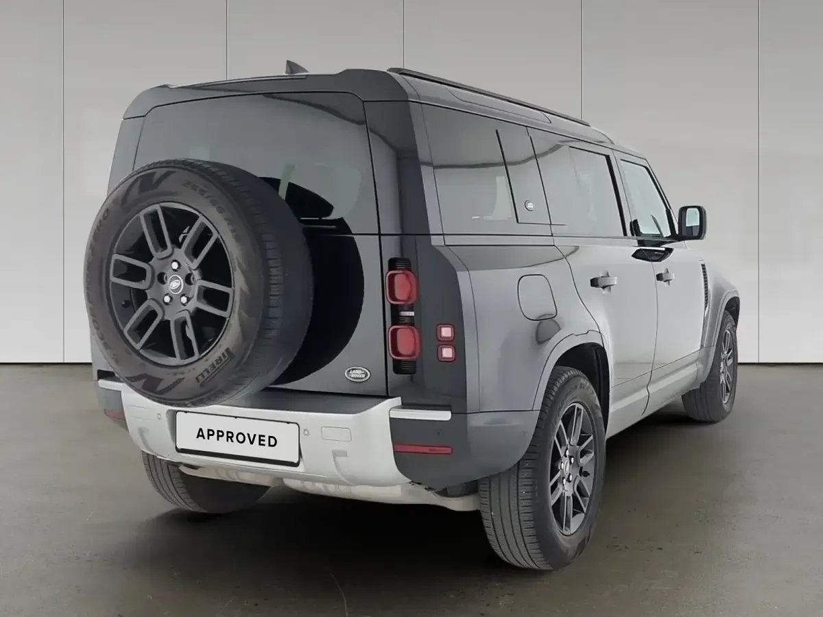 Usata Land Rover Defender SE 200 CV (147 kW) 2022 Santorini black SUV