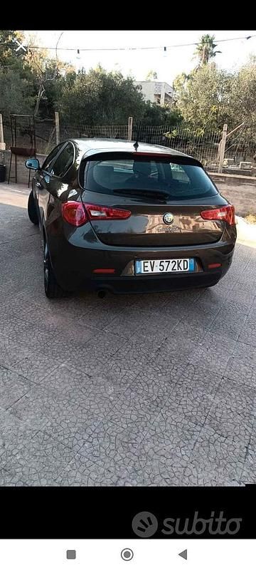 Usata Alfa Romeo Giulietta 120 CV (88 kW) 2014 Marrone Berlina