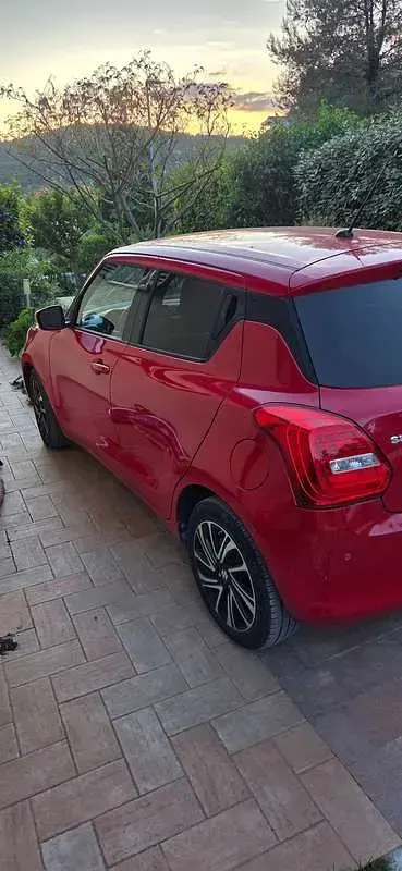 Usado Suzuki Swift 83 CV (61 kW) 2020 Rojo Utilitario