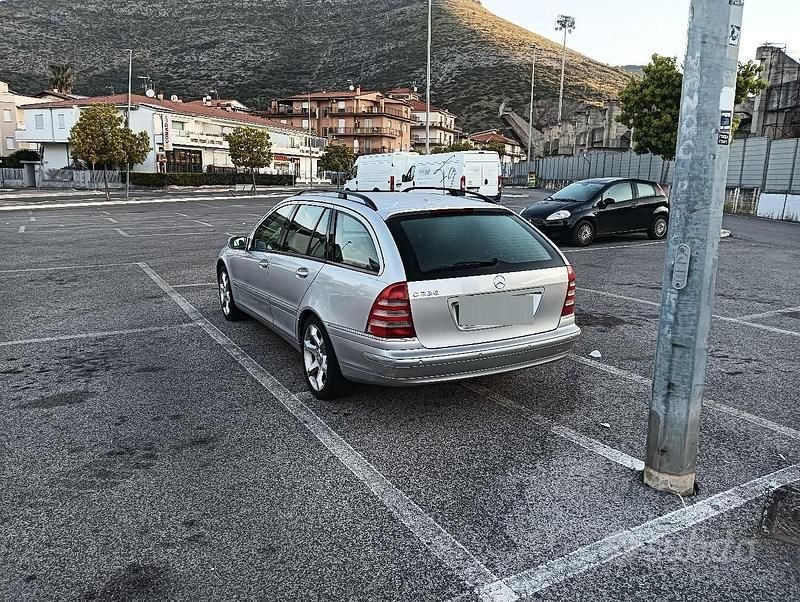 Usata Mercedes C320 218 CV (160 kW) 2001 Grigio Station wagon