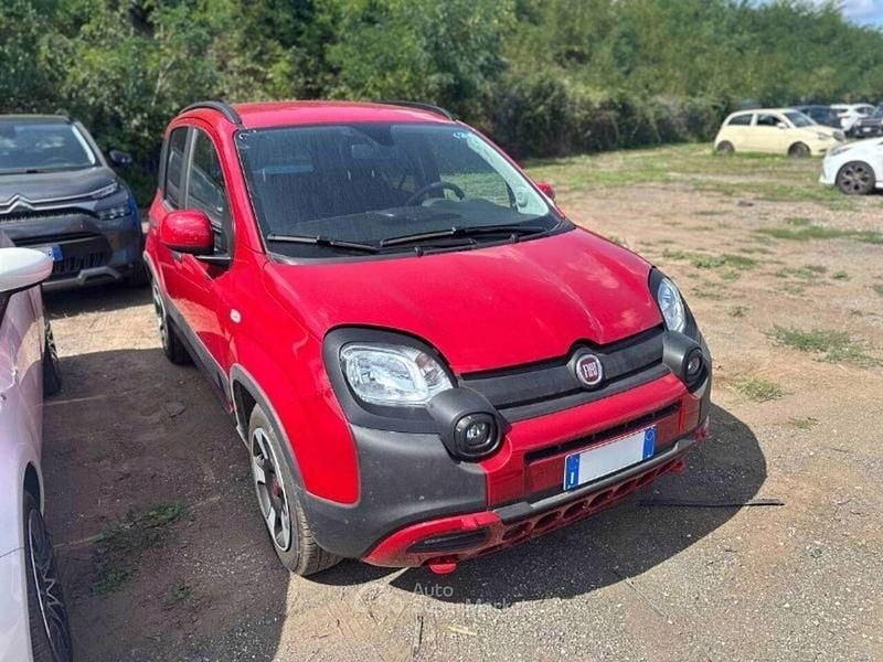 Usata Fiat Panda Cross Cross 70 CV (51 kW) 2025 Rosso Utilitaria