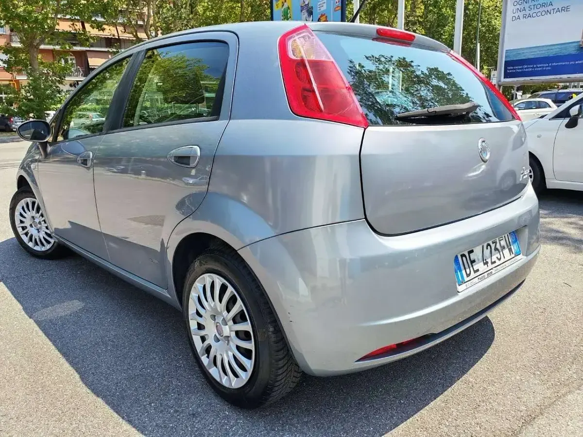 Usata Fiat Grande Punto 65 CV (47 kW) 2006 Argento Utilitaria