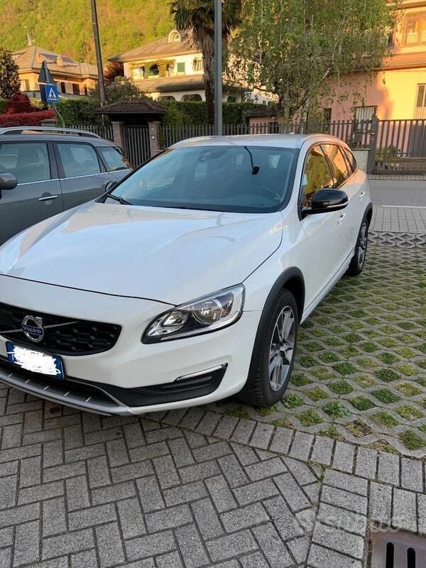 Usata Volvo V60 CC 150 CV (110 kW) 2017 Bianco Station wagon