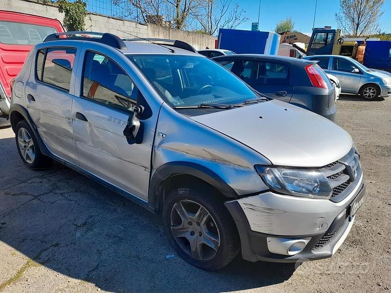 Usata Dacia Sandero Stepway 90 CV (66 kW) 2013 Grigio Berlina