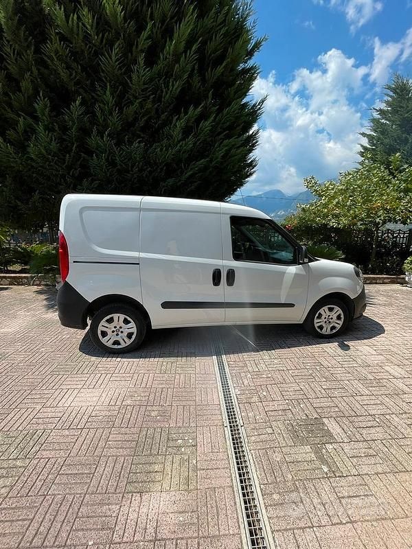 Bianco Usata 2019 Fiat Doblò Monovolume | 6000 € (Super prezzo) - Immagine 1/4