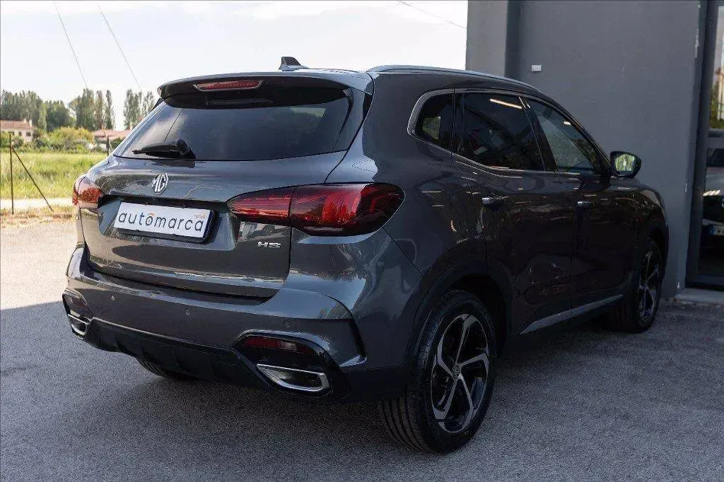 Usata MG HS Luxury 162 CV (119 kW) 2024 Grigio metallizzato SUV