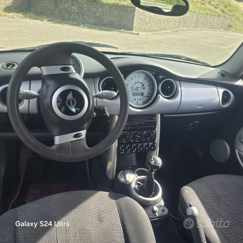 Begagnad Mini Cooper 2003 Brun Halvkombi