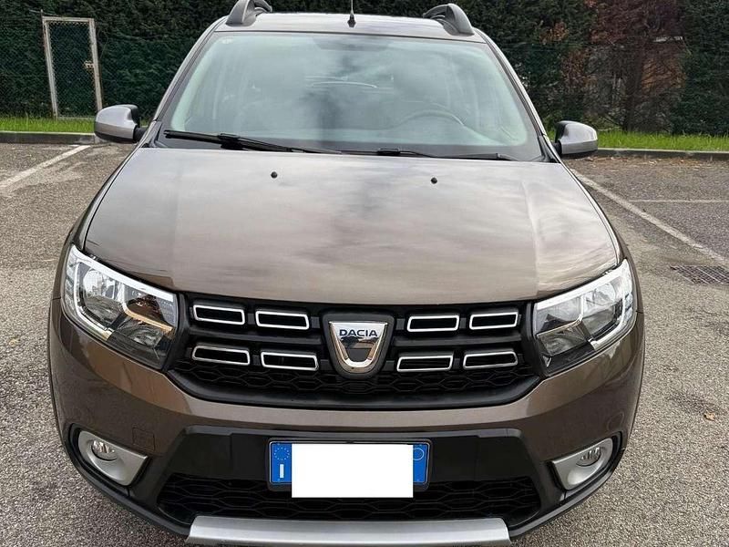 Marrone Usata 2019 Dacia Sandero Stepway Tre volumi | 9400 € (Buon prezzo) - Immagine 1/4
