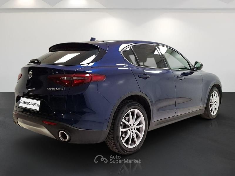 Usata Alfa Romeo Stelvio Business 160 CV (117 kW) 2019 Blu/azzurro SUV
