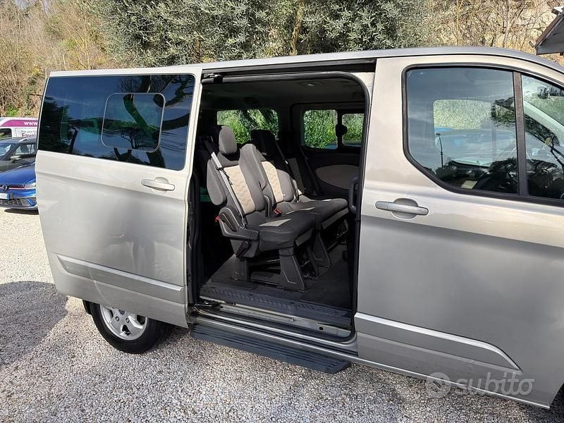 Begagnad Ford Tourneo Titanium 131 HK (96 kW) 2016 Beige Minibuss