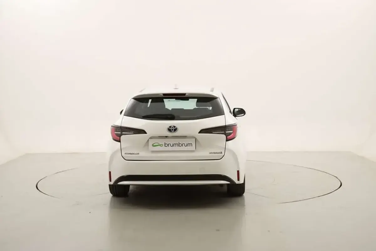 Usata Toyota Corolla Business Edition 122 CV (89 kW) 2019 Bianco Station wagon