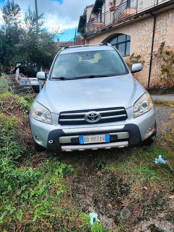 Grigio Usata 2006 Toyota RAV4 Tre volumi | 5800 € - Immagine 1/4
