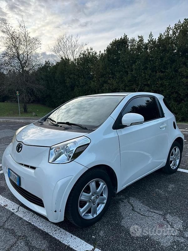 Usata Toyota iQ 68 CV (50 kW) 2009 Bianco Utilitaria