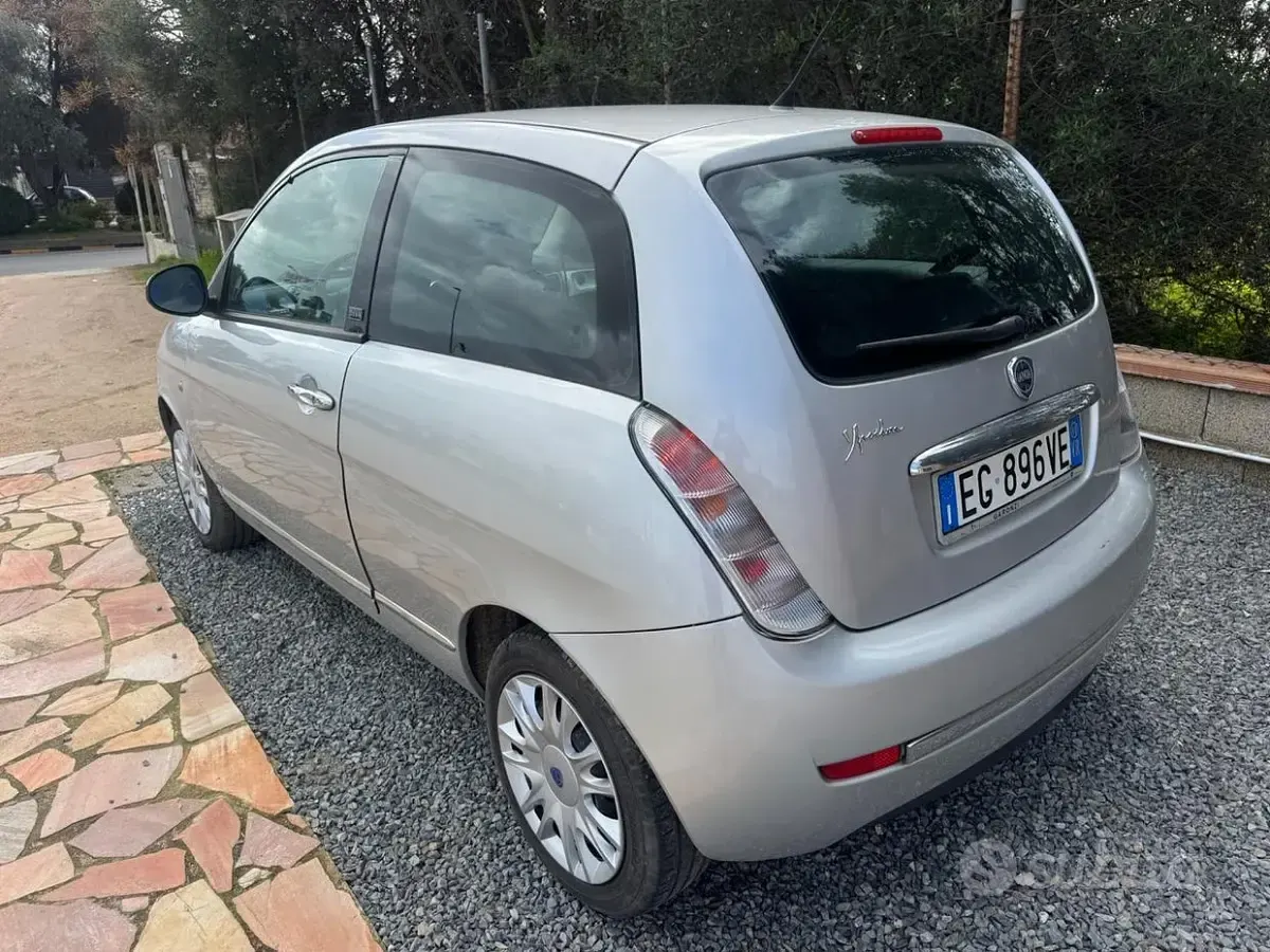 Usata Lancia Ypsilon 69 CV (50 kW) 2011 Grigio Utilitaria