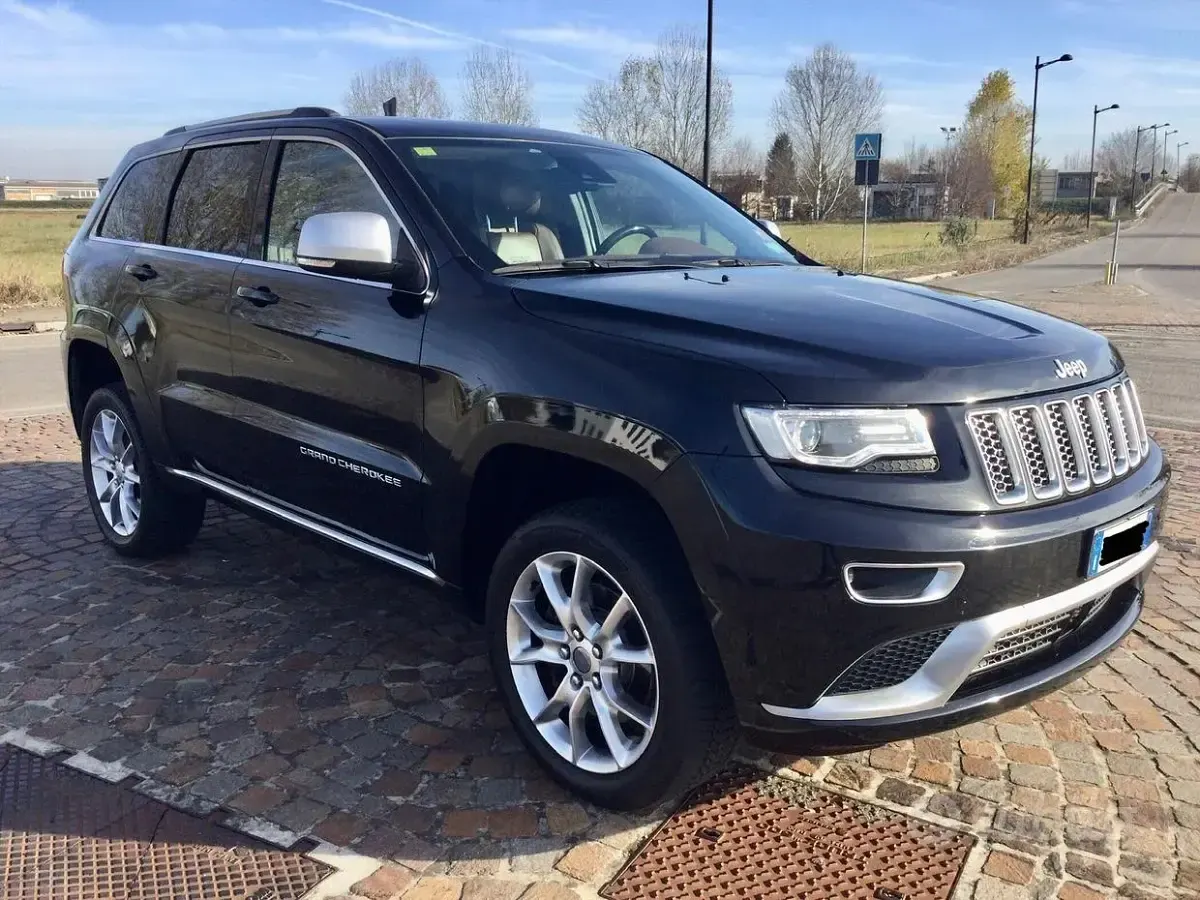 Usata Jeep Grand Cherokee Summit 250 CV (183 kW) 2016 Nero SUV