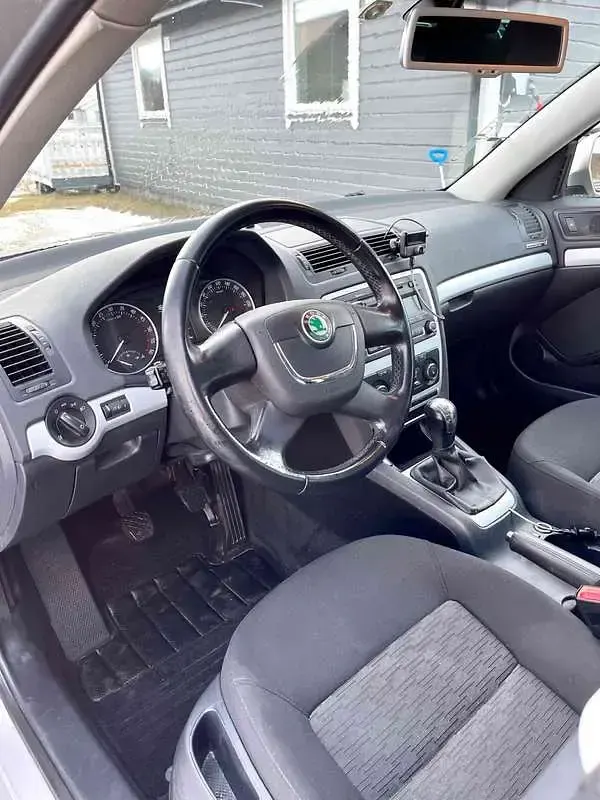 Usata Skoda Octavia GreenLine 105 CV (77 kW) 2011 Argento Berlina