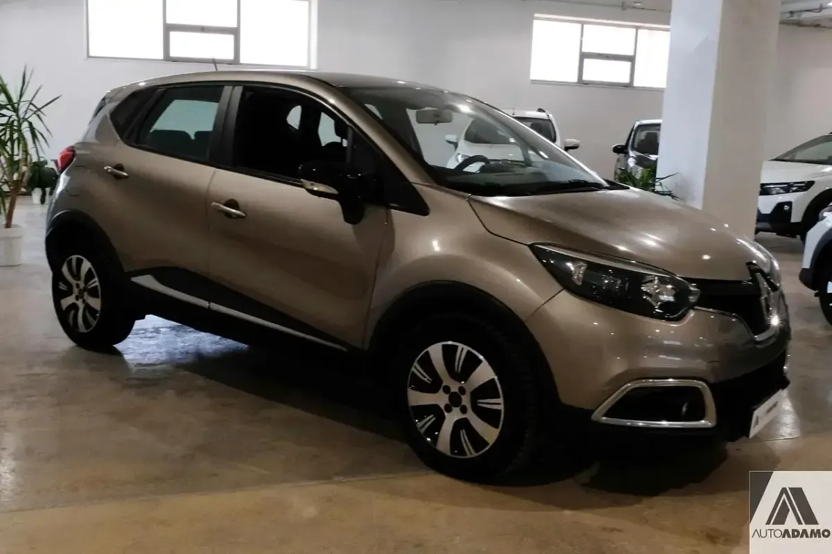 Usata Renault Captur Zen 90 CV (66 kW) 2015 Oro SUV