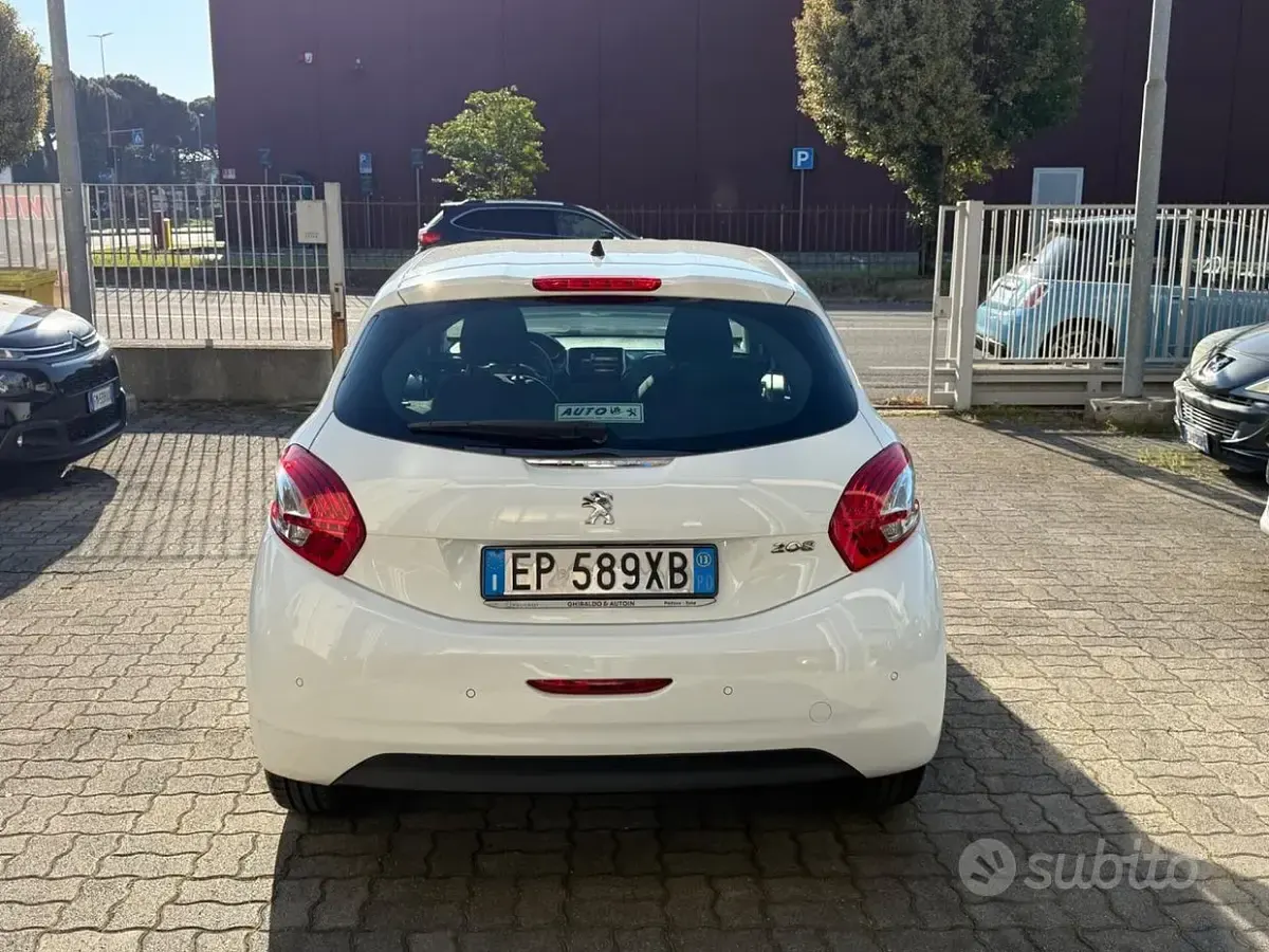 Usata Peugeot 208 Active 68 CV (50 kW) 2013 Bianco Utilitaria