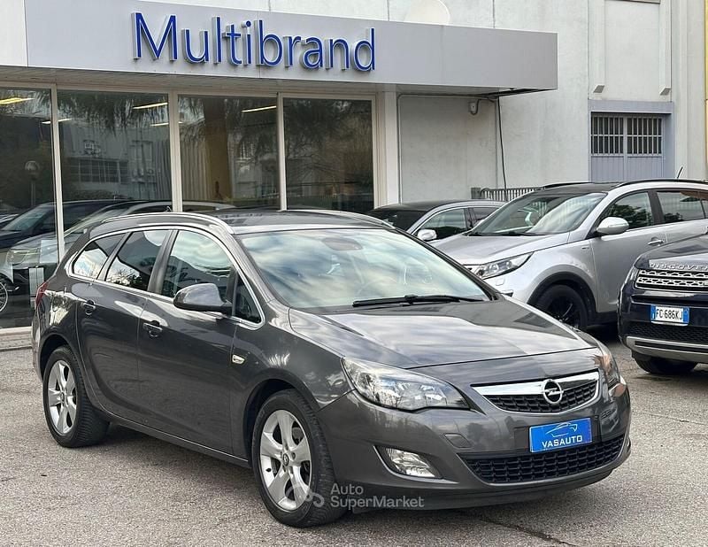 Usata Opel Astra Cosmo 160 CV (117 kW) 2011 Grigio Station wagon