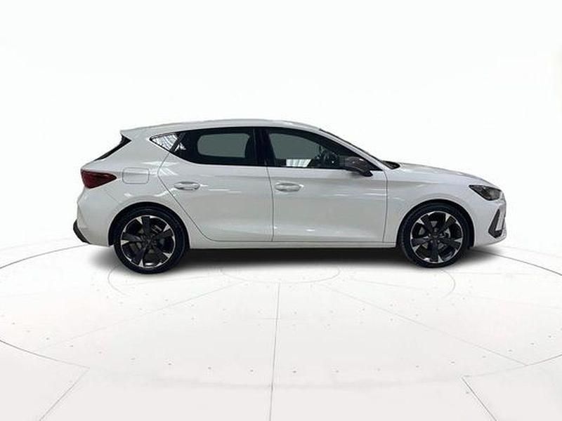 Usata Cupra Leon 150 CV (110 kW) 2025 Bianco / pastello Berlina