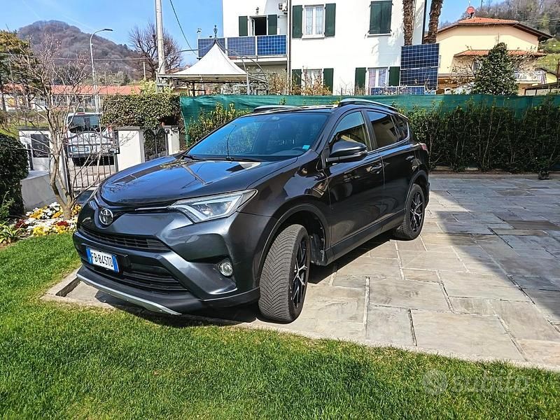 Usata Toyota RAV4 Active 143 CV (105 kW) 2015 Grigio SUV