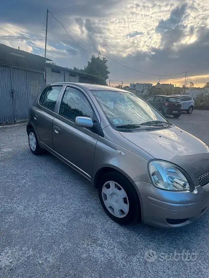 Usata Toyota Yaris 65 CV (47 kW) 2004 Berlina