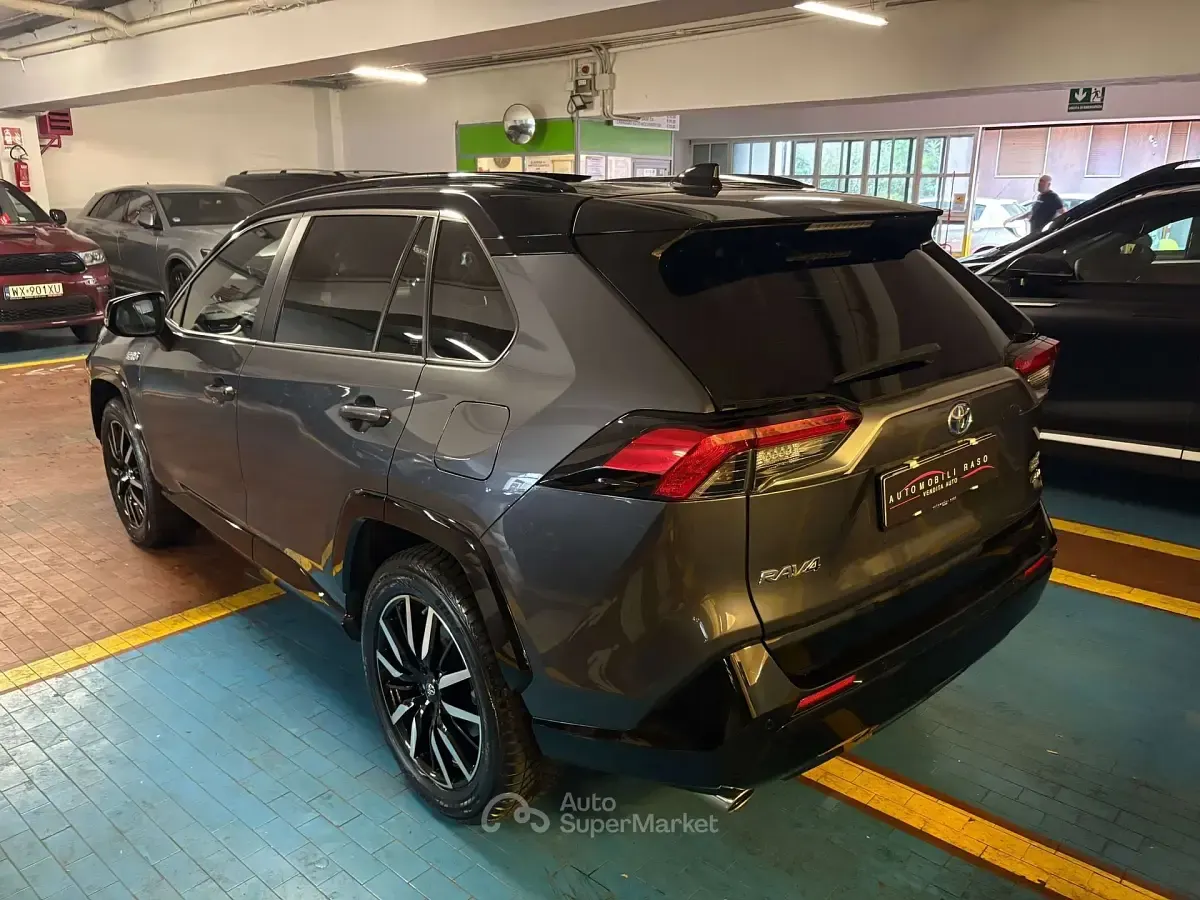 Usata Toyota RAV4 Hybrid Style 185 CV (136 kW) 2024 Grigio SUV