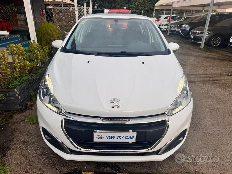 Usata Peugeot 208 Active 68 CV (50 kW) 2016 Bianco Utilitaria