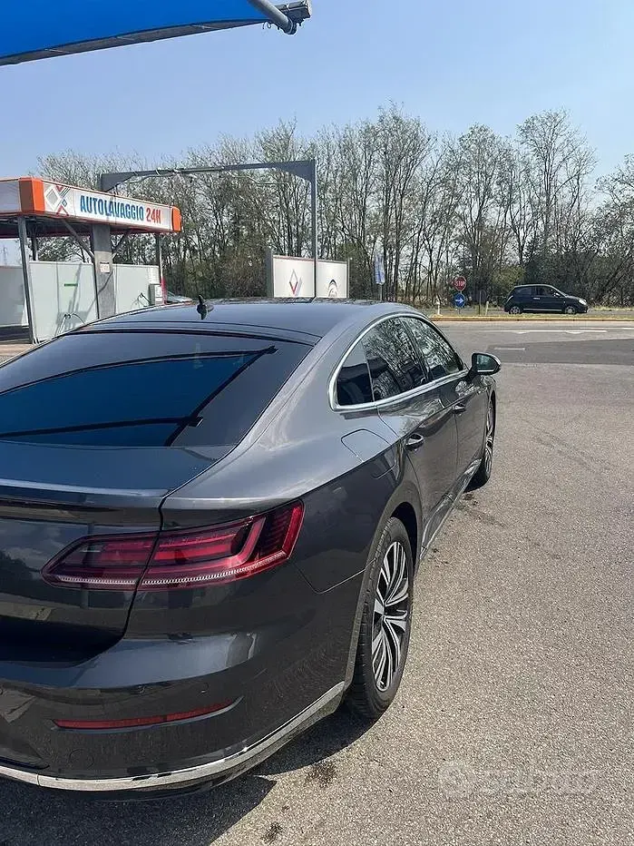 Usata VW Arteon 150 CV (110 kW) 2019 Grigio Utilitaria