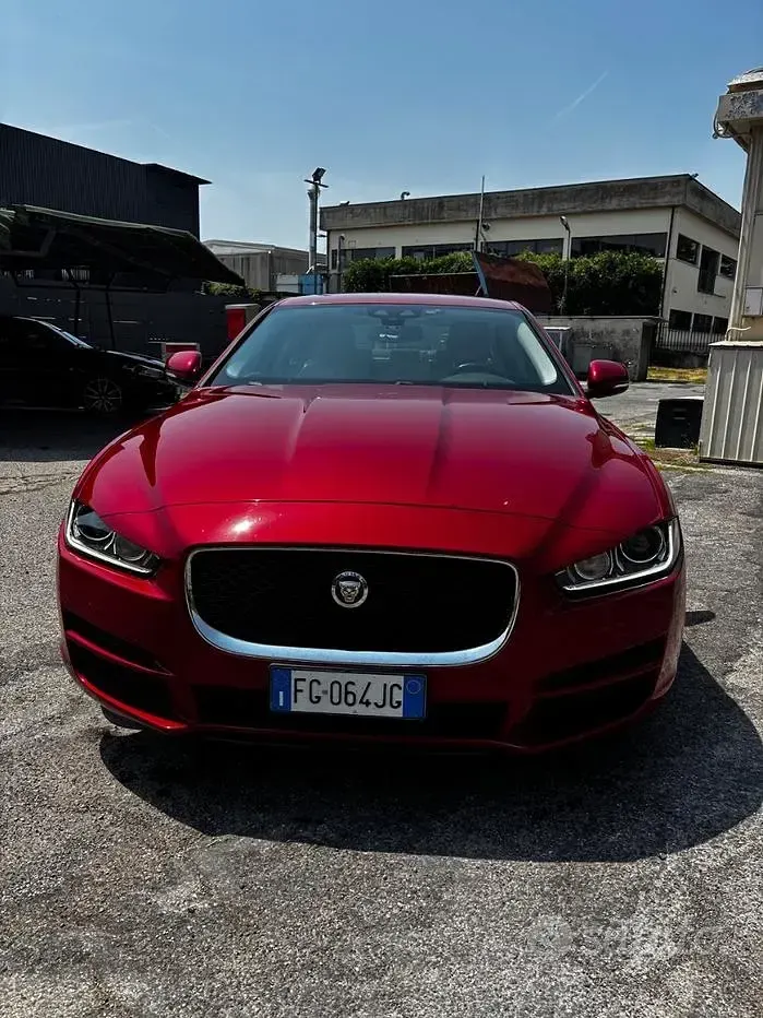 Usata Jaguar XE 180 CV (132 kW) 2016 Rosso Berlina